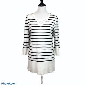 89th & Madison 3/4 sleeve V neck striped tunic sweater top
